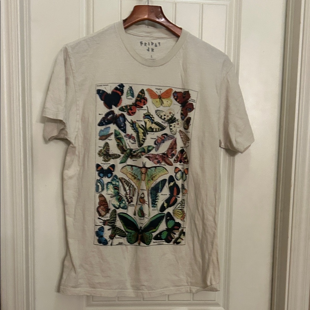 Butterflies theme  Friday Jr Cream Graphic T-Shirt like NEW